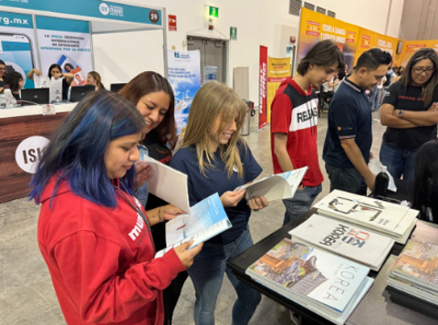 Stand de experiencia coreana en Mundo Joven Fest 