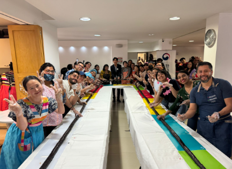 Evento de elaboración de kimbap en conmemoración del 12vo aniversario del Centro Cultural Coreano