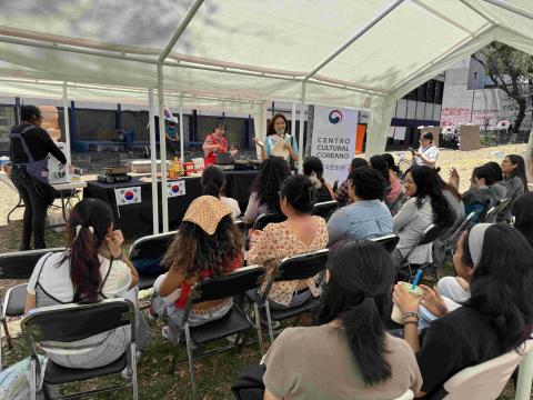 “Festival de Tteokbokki” en colaboración con el ENALLT de la UNAM