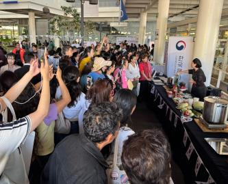  김치의 날 계기 : 한국의 맛과 흥을 즐기다 